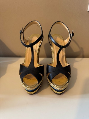 Christian Louboutin εσπαντρίγιες σαν καινούργιο, μαύρο και χρυσαφί