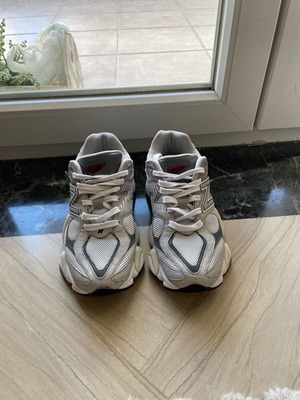 New Balance 9060 αθλητικά μεταχειρισμένα, μέγεθος 37,5, γκρι