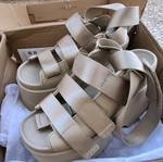 Ugg Women's Platform Beige Like New