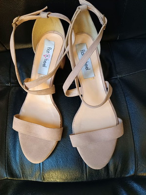 Suede low heel sandals nude size 39 like new