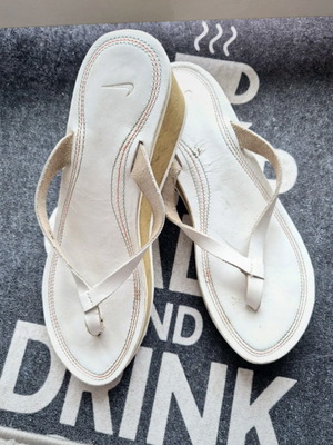Nike leather white platform sandals used, size 37
