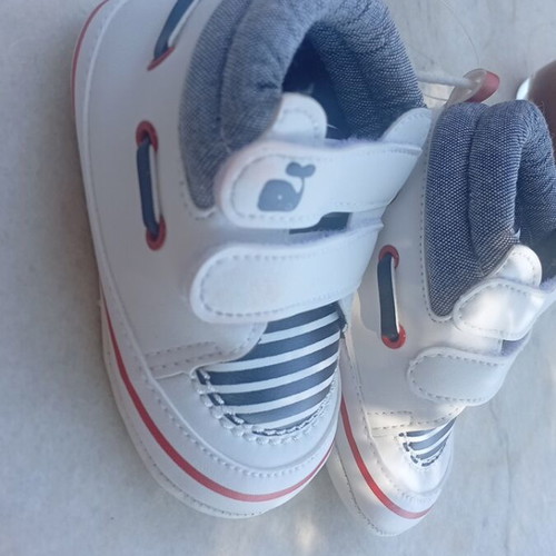 Baby shoes LCW new, size 19