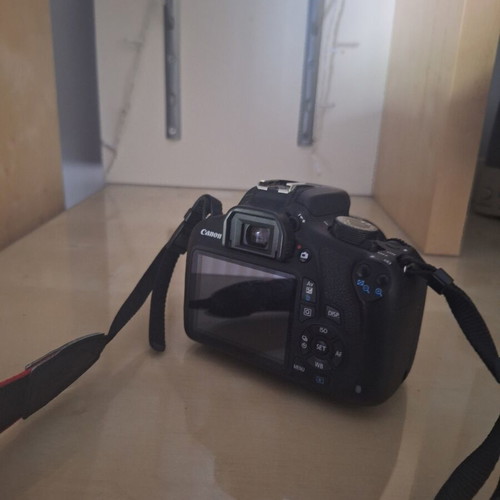 Canon EOS 1200D Kit camera like new with 18-55mm lens