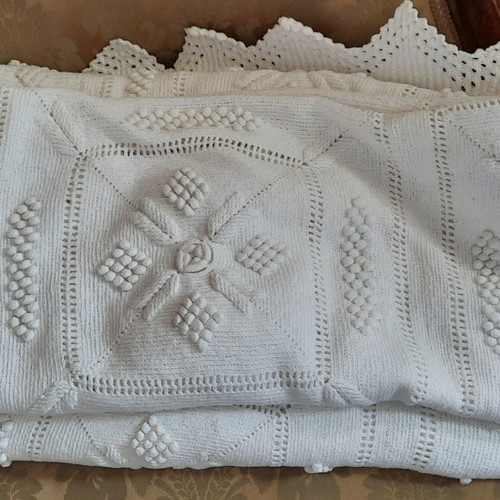 Cotton single hand-knitted blanket used