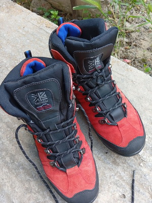 Karrimor 8 Hot Rock Mid hiking boots, size 45, black and red