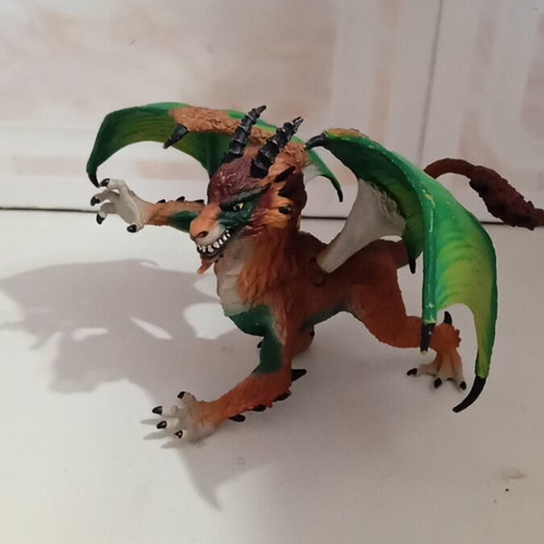 Flying dragon figure like new