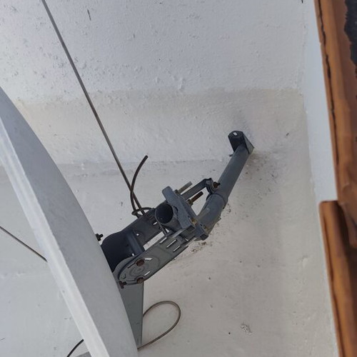 Satellite dish and LNB used with mounting base