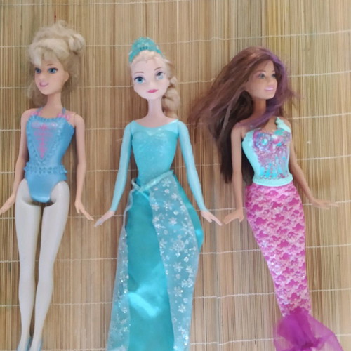 Carriage set with 3 Elsa Frozen dolls