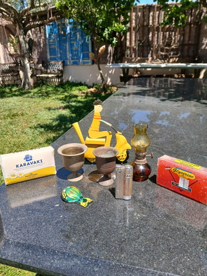 Pack of 8 used small antiques with old soaps and oil lamp