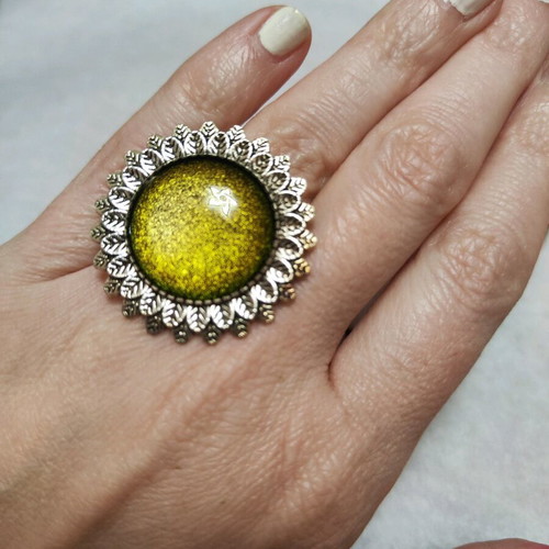 Handmade antique silver ring with green-yellow liquid glass, like new