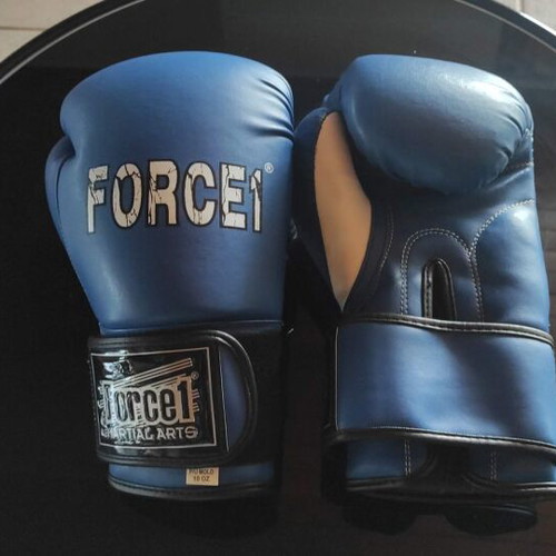 Boxing gloves like new, high quality, with Velcro closure