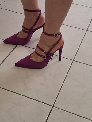 Envie Shoes magenta stiletto heels satin size 37 like new