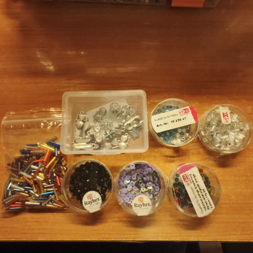 Beads for crafts like new, includes boxes