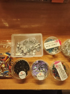 Beads for crafts like new, includes boxes