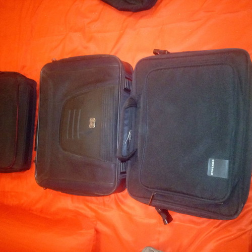 Tugano-Bodyglove laptop bags like new, 17'-15.4'-13''