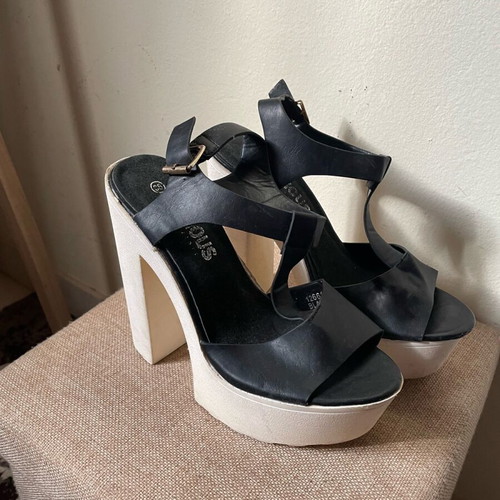 Famous sandals size 38 used, black and white