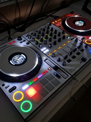 Pioneer DDJ-1000SRT controller μεταχειρισμένος με OFF-White Limited Edition skin