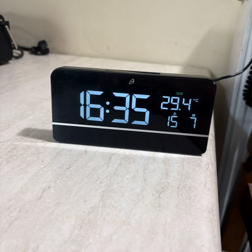 Digital bedside alarm clock with wireless phone charging like new