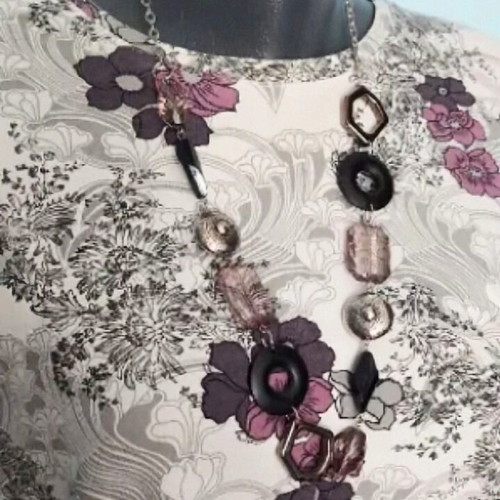 Silhouette women's blouse with floral print and necklace like new