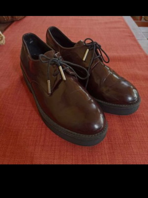 Γυναικεία παπούτσια τύπου loafers μεταχειρισμένα, λουστρίνι καφέ, μέγεθος 38