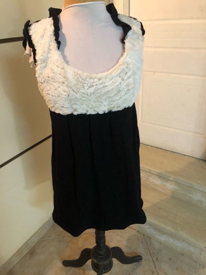Women's dress like new with chest detail black