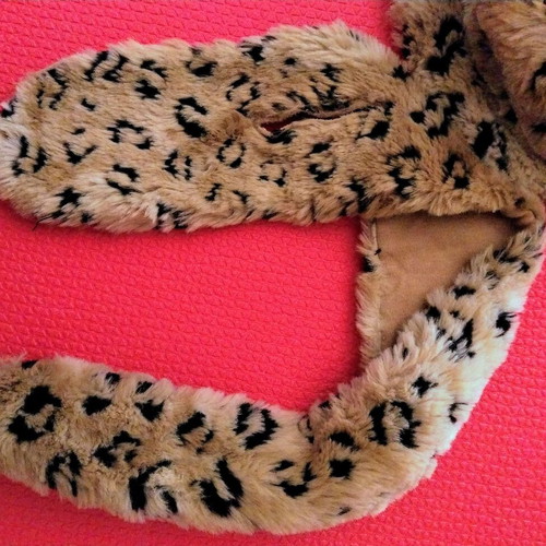 Fur hat and scarf leopard print like new