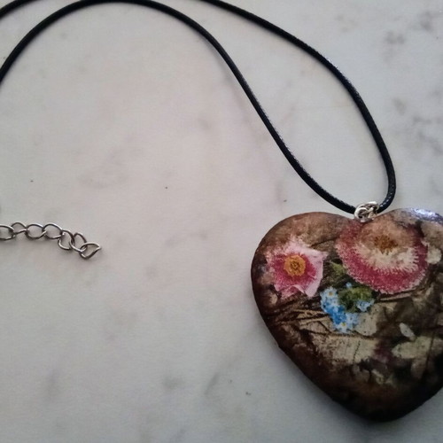Handmade heart necklace new with painted roses