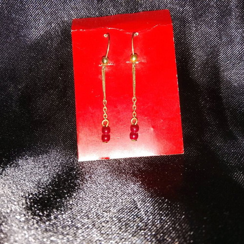 Dangling earrings with red beads new