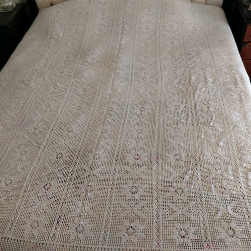 Handmade vintage quilt cotton, new, ecru with crochet pattern