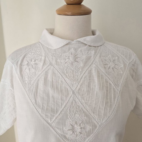 Vintage blouse with back buttons, size L, used, white cotton