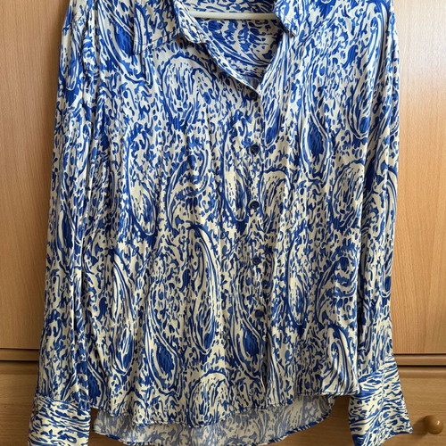 Zara women's shirt like new, slim fit, size 42, blue and white
