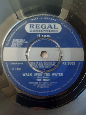 The Move Fire Brigade / Walk Upon The Water 7" σινγκλ, Regal Zonophone, 1968
