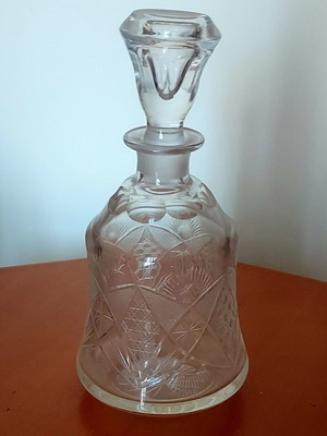 Κρυστάλλινη καράφα vintage σαν καινούργια, σχήμα καμπάνας με κοψίματα