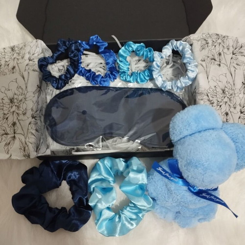Sleeping Beauty gift box new with hair ties, sleep mask, towel