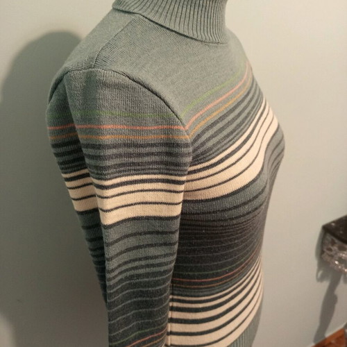 Vintage striped knitted turtleneck sweater like new