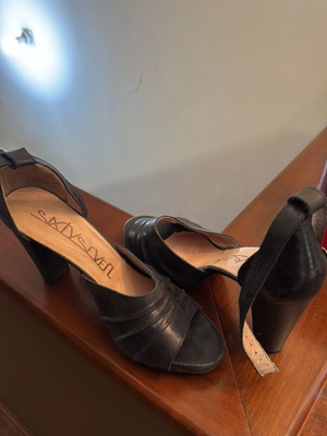 Sixty Seven leather pumps size 40 like new