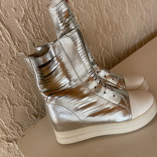 Silver boots like new, size 37
