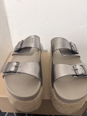 JK London flatform sandals size 38, grey silver