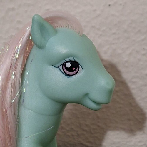 My Little Pony Minty G3 2006 Christmas Winter collectible figure like new