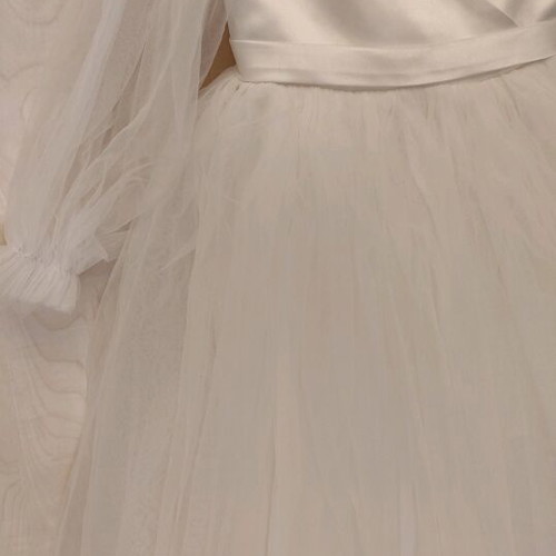 Flower girl dress like new, size suitable for 3-year-old girl