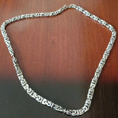 Unique chain necklace like new