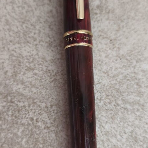 Vintage Daniel Hechter Paris Rollerball Pen marbled burgundy gold, like new