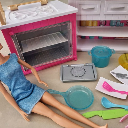 Barbie kitchen like new with doll