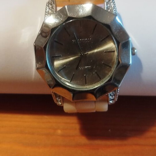 Women's wristwatch like new with new battery