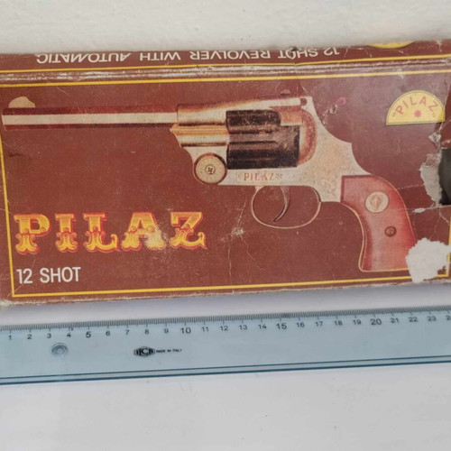 Pilaz large toy pistol like new with 12 shots