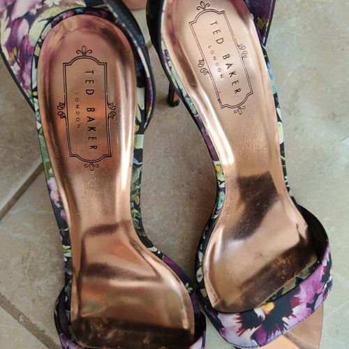Ted Baker Charv Dark Floral Stiletto Heels size 40, like new
