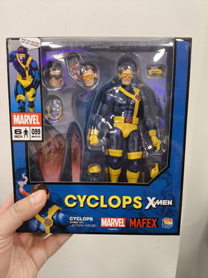 Mafex 099 Cyclops action figure like new with box and accessories