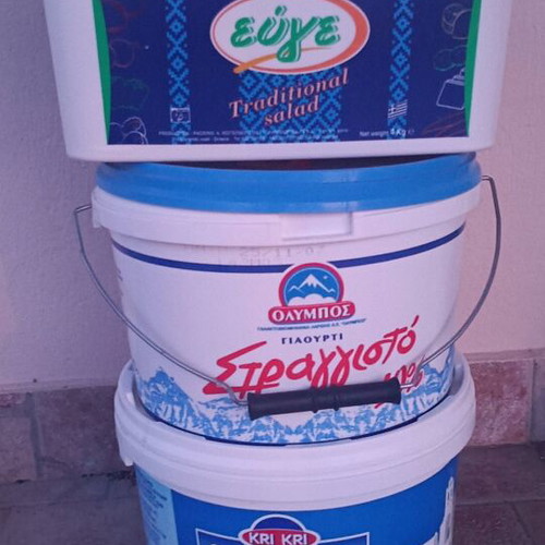 Large food containers used, 5 kg yogurt and salad packaging