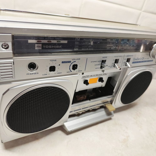 Toshiba RT-100S Vintage Boombox used, radio and cassette player