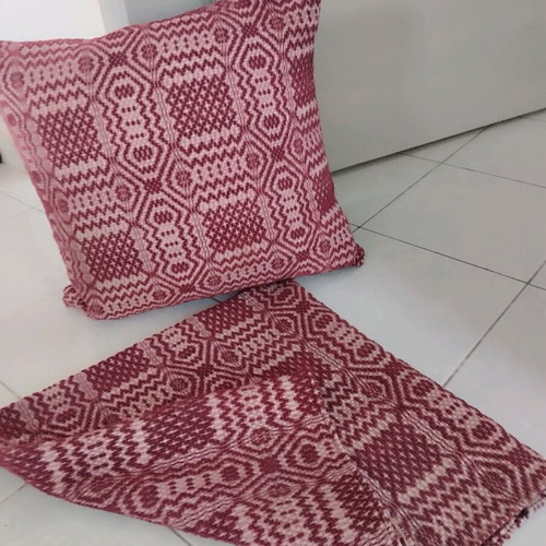 Woven traditional pillows like new, 50x50 cm, burgundy, set of 2